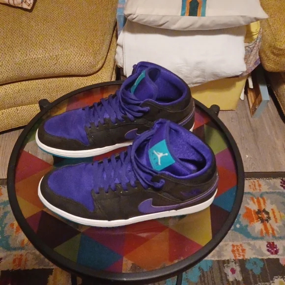 2012 Nike Air Jordan 1 Throwback Grape , Black , Purple.